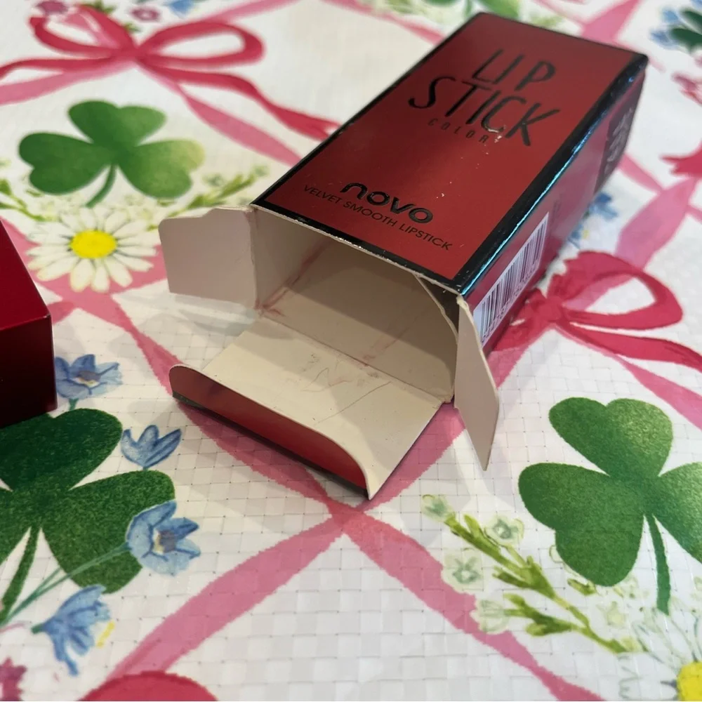 Vampy Lipstick in a Beautiful Red Square Tube